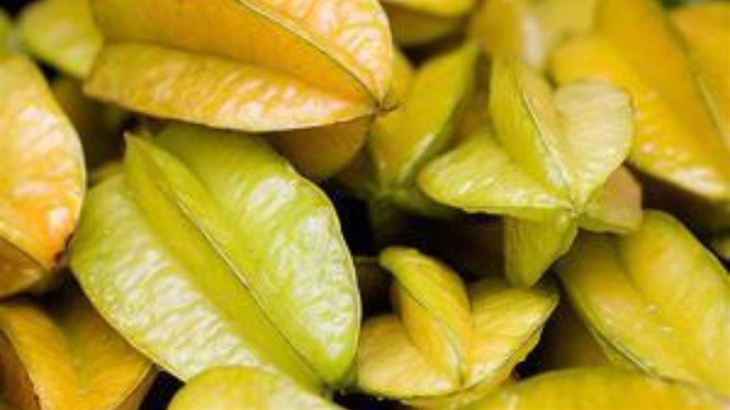 Ingredients for the sweet starfruit juice recipe