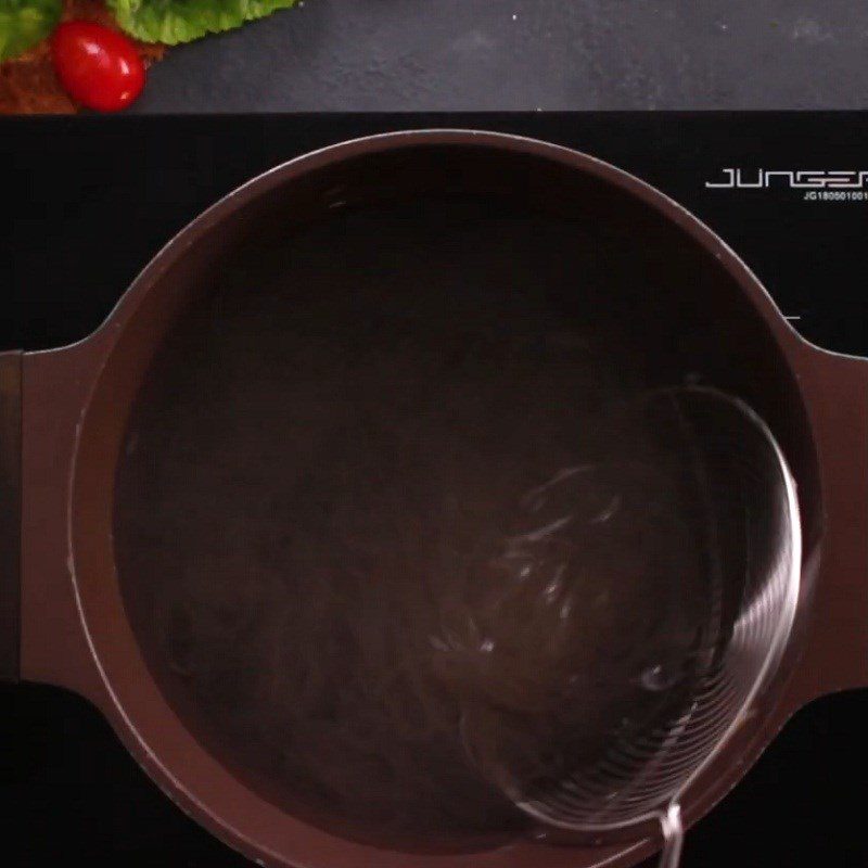 Step 3 Blanch the noodles for Chicken Vegetable Noodles