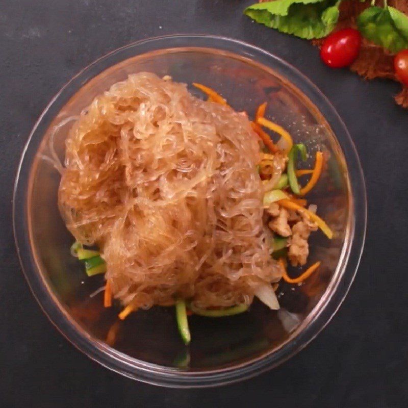 Step 5 Mix vermicelli with chicken Chicken and vegetable vermicelli mix