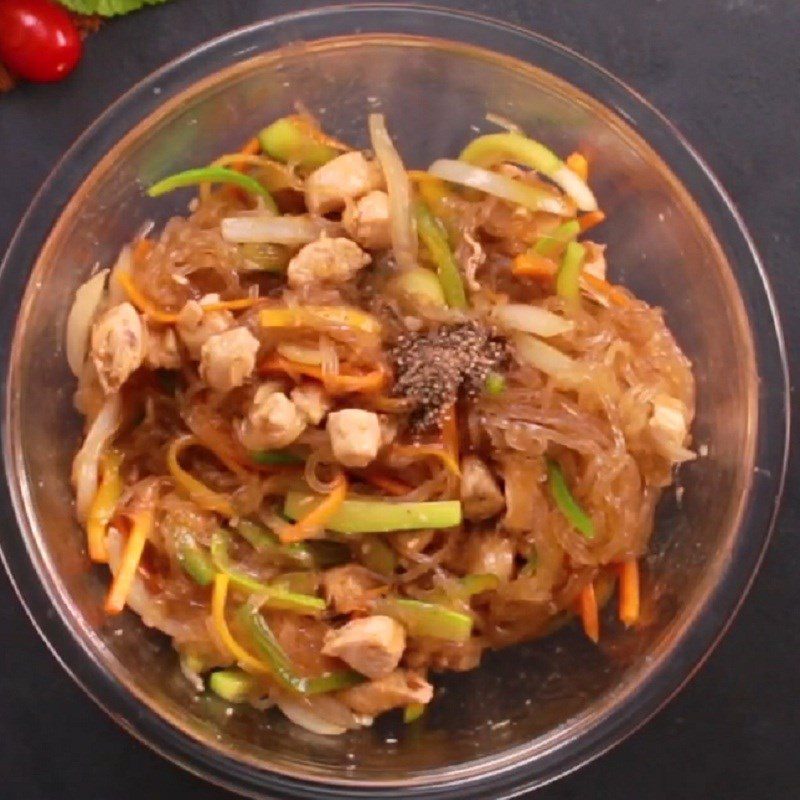 Step 5 Mixing vermicelli with chicken Vegetable chicken vermicelli