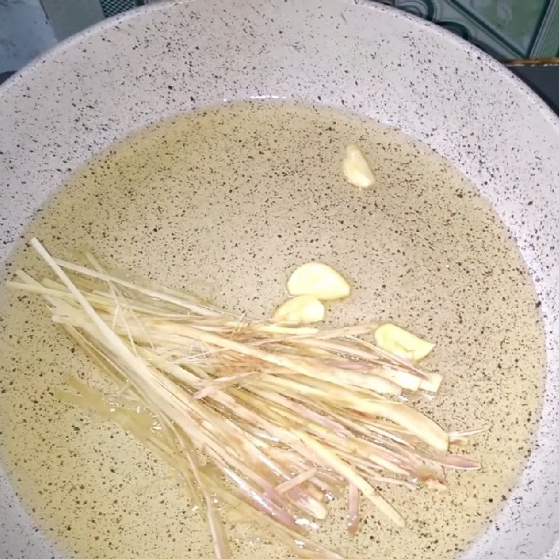 Step 3 Fry the fish Fried Fish with Lemongrass and Chili