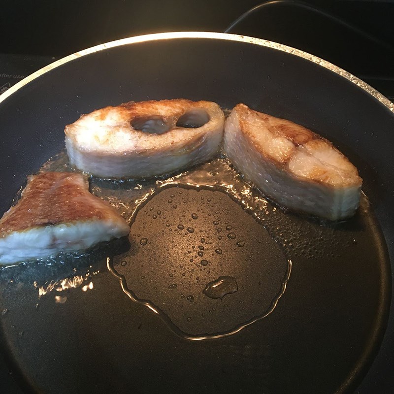 Step 3 Frying Fish Fried Red Tilapia with Mango Sauce