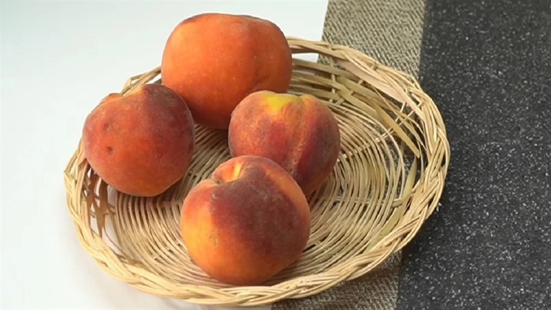Ingredients for peach juice dish