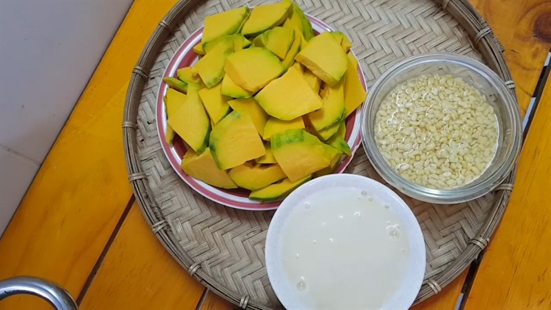 Ingredients for green bean pumpkin milk dish