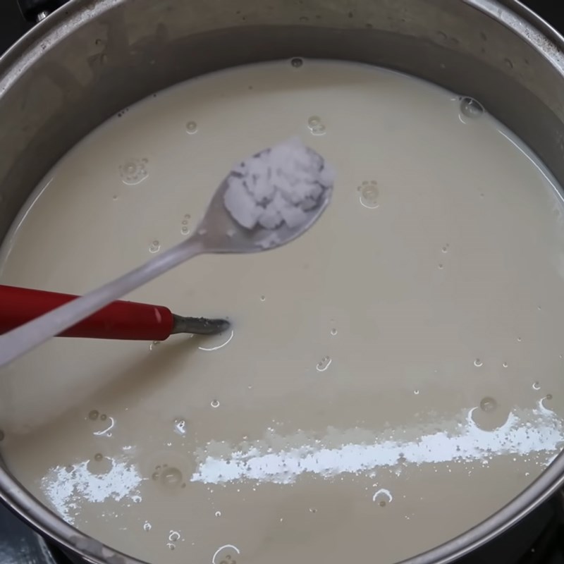Step 5 Cooking green bean milk with pandan leaves and jelly