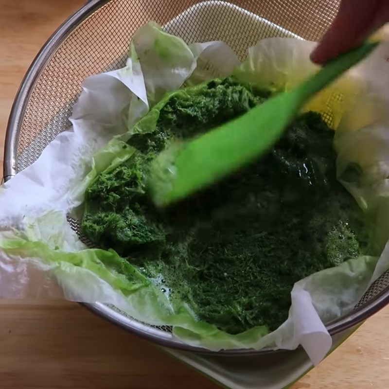 Step 3 Blend pandan leaves Green bean milk pandan jelly