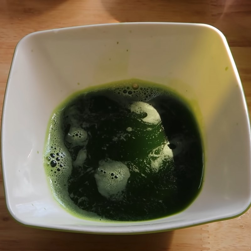 Step 3 Blend pandan leaves Green bean milk pandan jelly