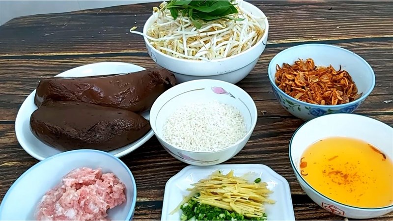 Ingredients for minced blood porridge dish