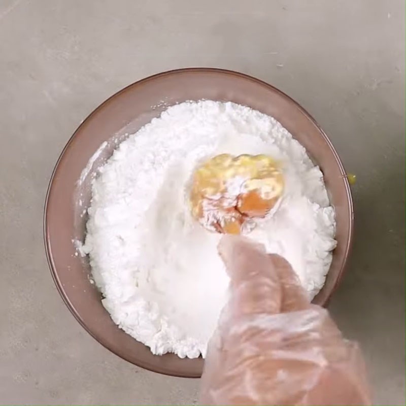 Step 2 Breading and frying Fried chicken wings with salt and pepper