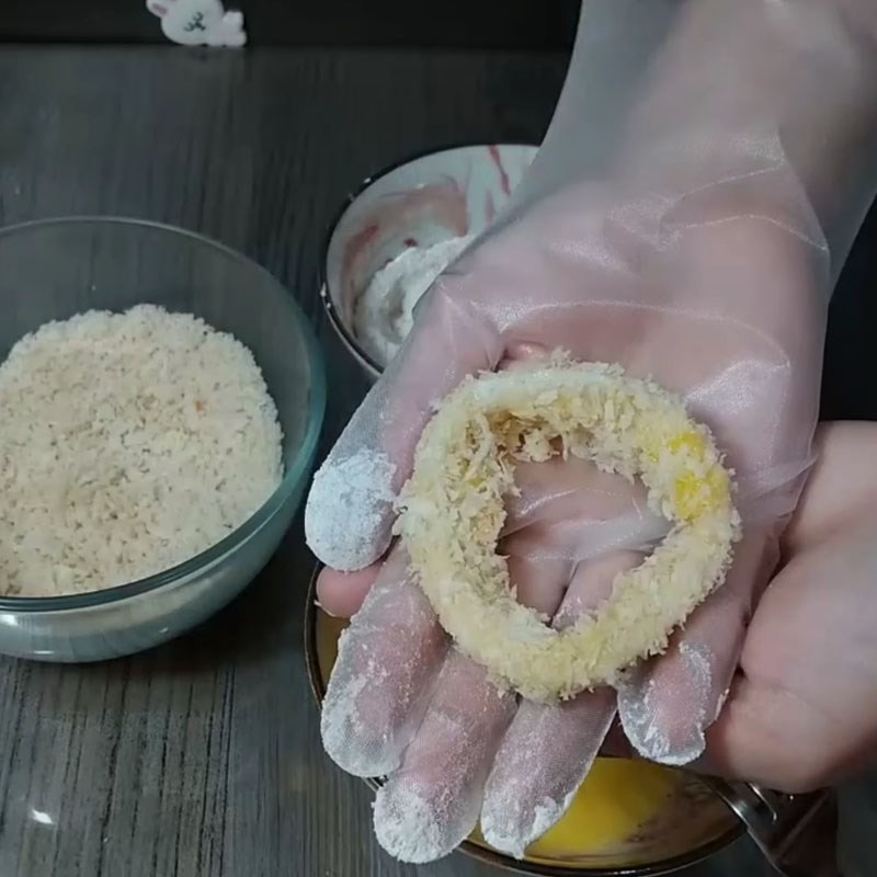 Step 3 Coat the squid with flour Deep-fried squid using an air fryer