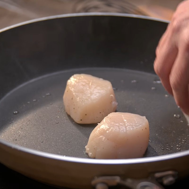 Step 5 Searing the scallops Creamy scallop potato soup