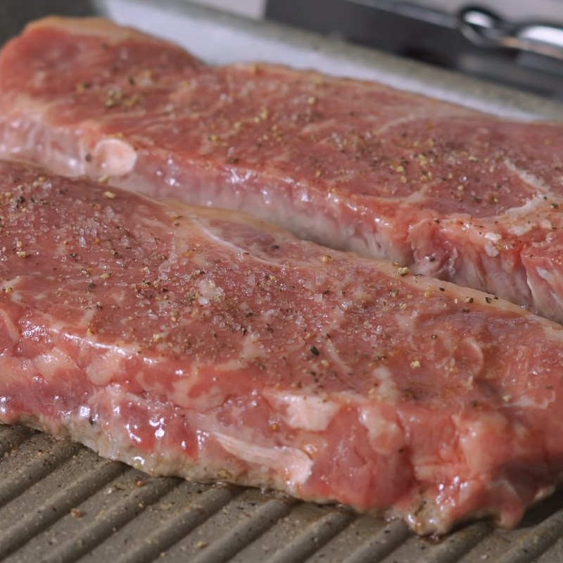 Step 3 Sear the beef for Japanese-style beef steak