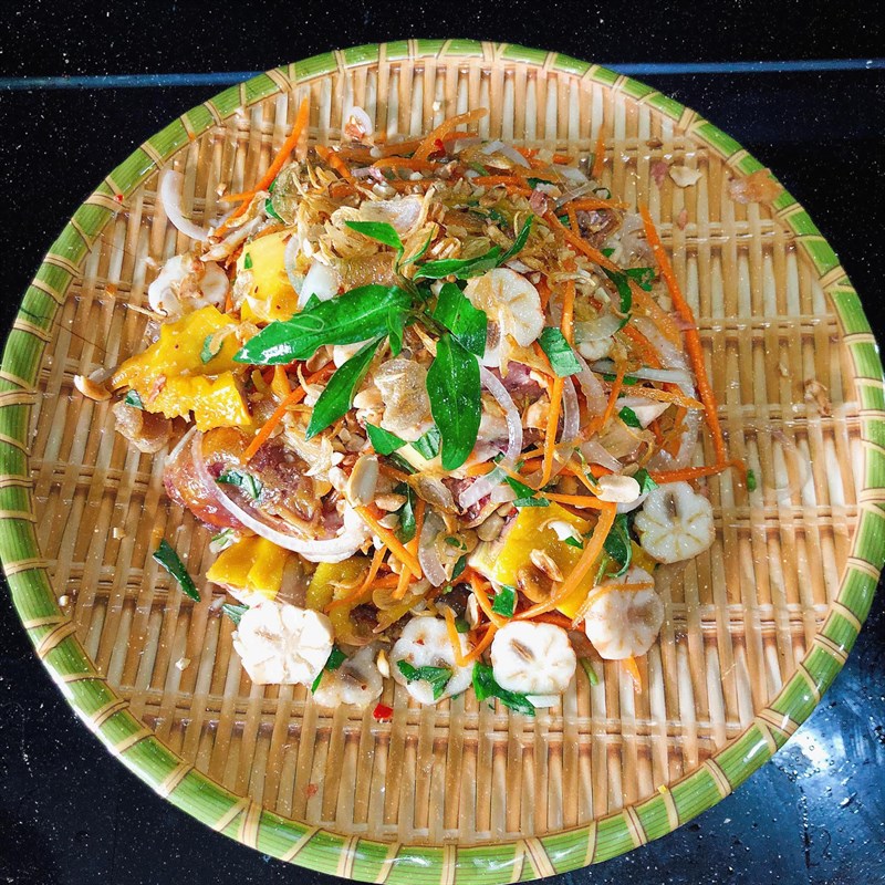 Step 4 Finished product Chicken salad with mangosteen and vegetables