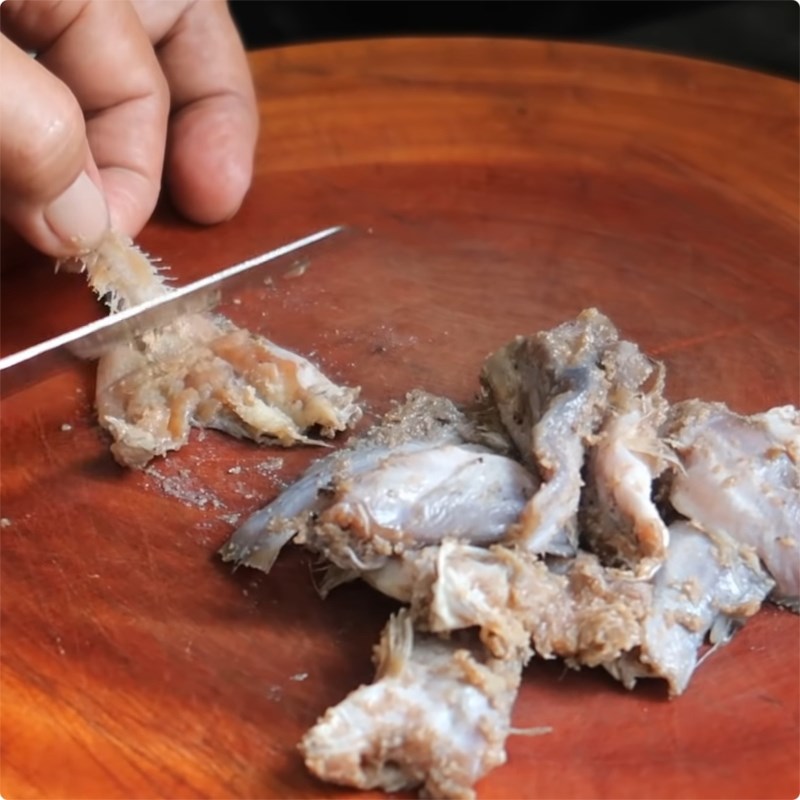Step 1 Chop fish sauce and tomatoes Fish sauce with grilled pork belly and eggs