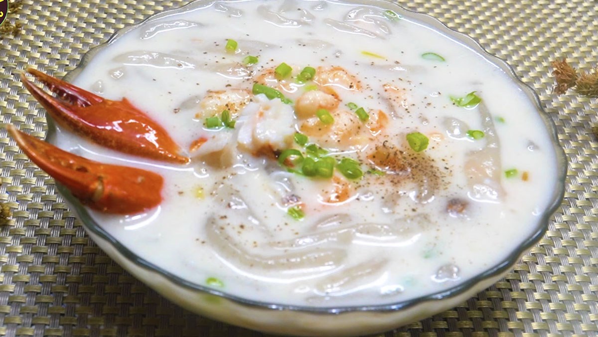 Coconut crab noodle soup