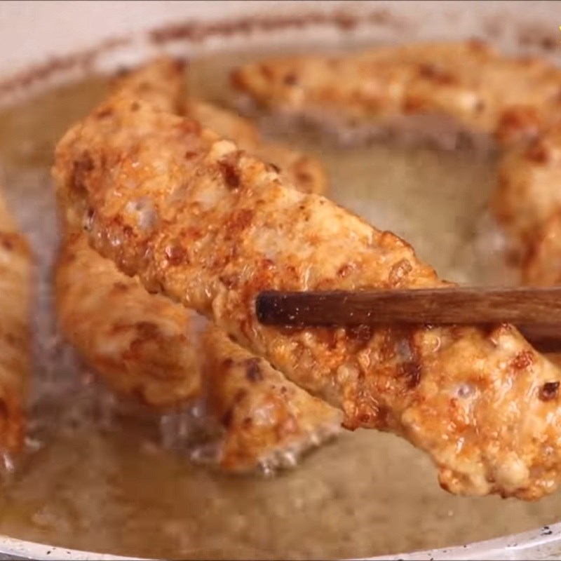 Step 6 Fry the cake Shrimp cake with quail eggs