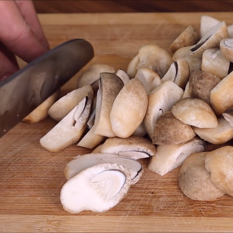 Step 2 Prepare other ingredients for shrimp cake with quail eggs