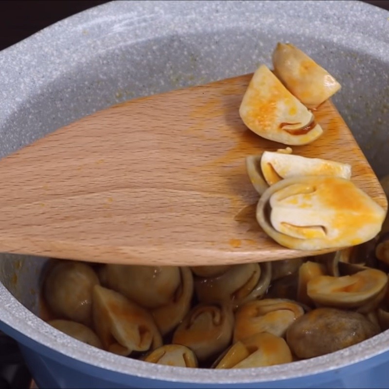 Step 2 Prepare other ingredients for shrimp cake with quail eggs