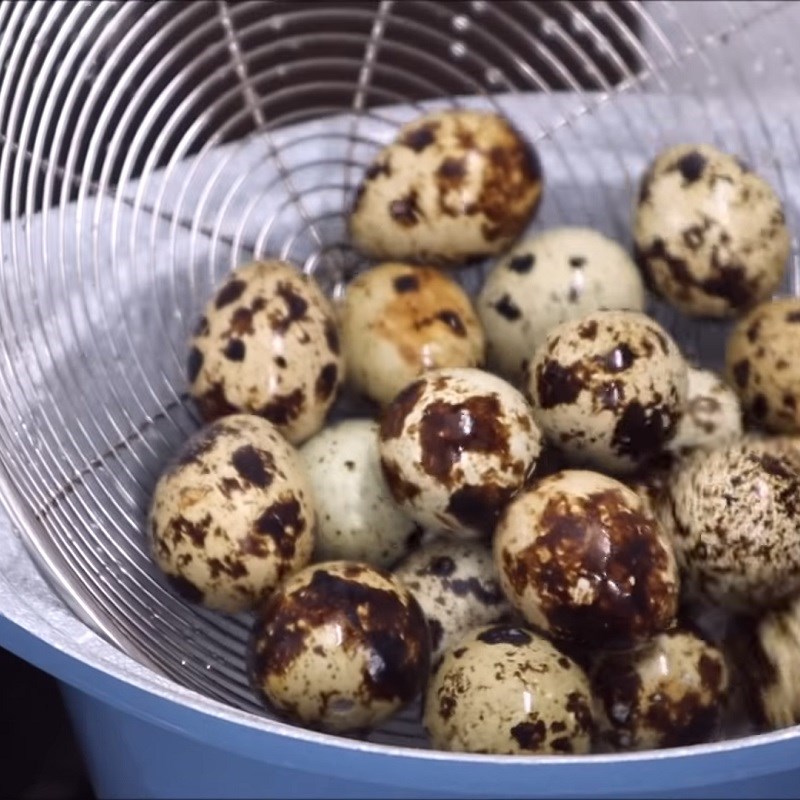 Step 3 Boil quail eggs Shrimp cake with quail eggs