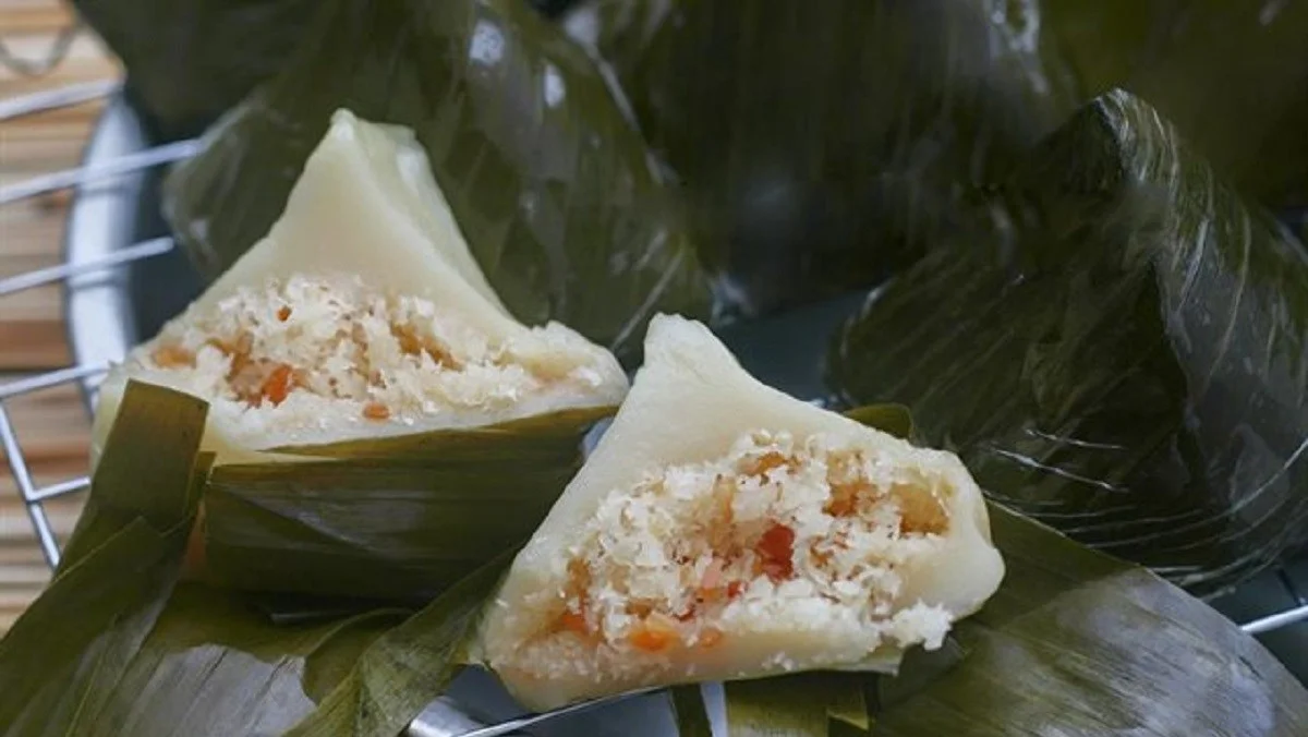 3 ways to make delicious green bean and coconut stuffed banh it from the Mekong Delta 22 Coconut-filled cake