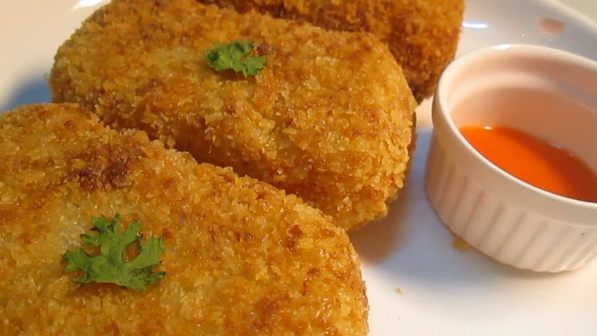 Meat-filled potato cakes