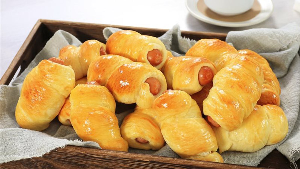 Sausage roll bread