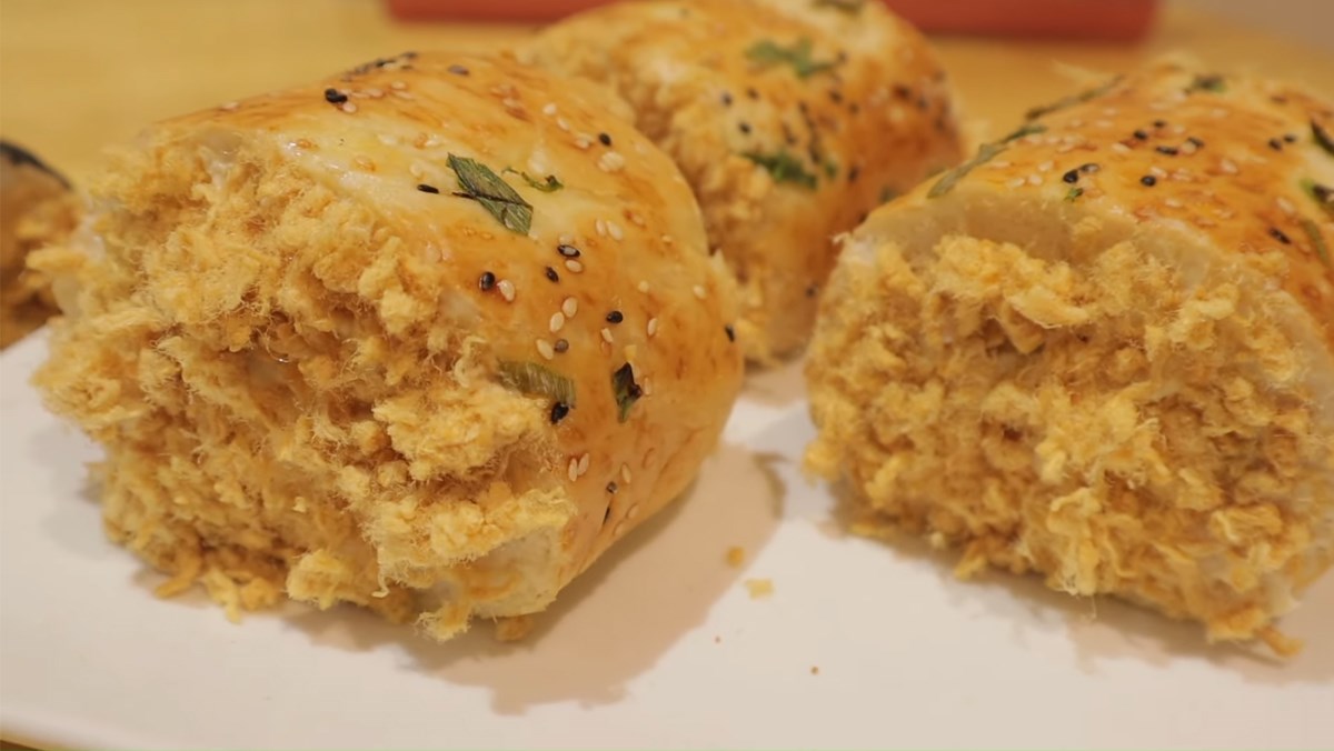 2 Ways to Make Irresistibly Delicious Pork Floss Baguette Rolls 2 Bread roll with mayonnaise sauce