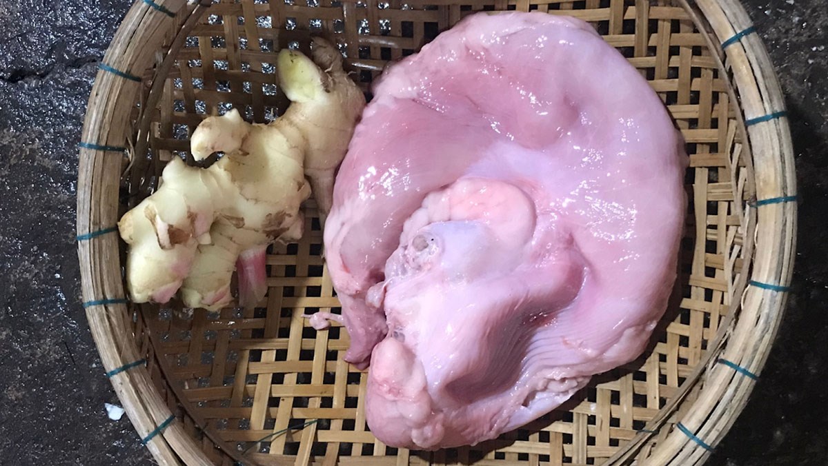 Ingredients for steamed pig's stomach with ginger