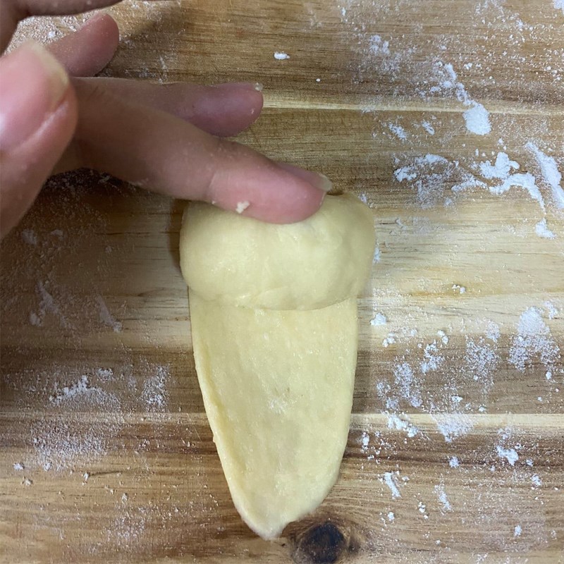 Step 3 Forming the dough Mini sausage roll