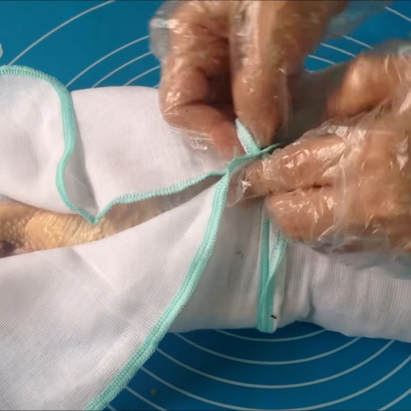 Step 5 Wrapping meat Stuffed steamed chicken