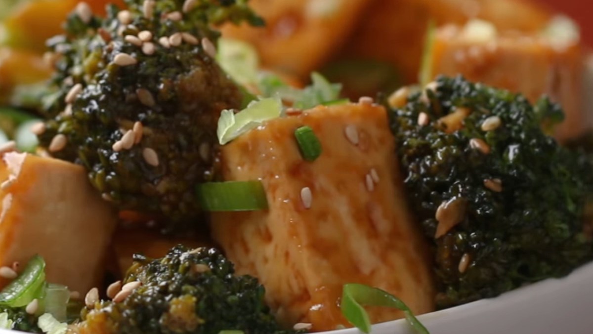 Stir-fried broccoli with tofu