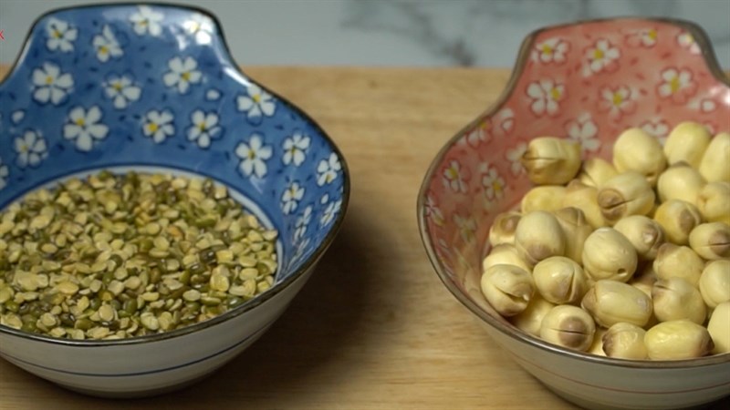 Ingredients for lotus seed milk dish