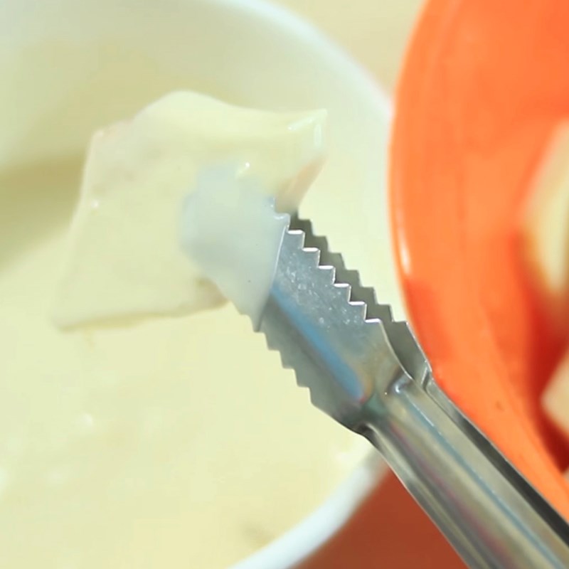 Step 3 Fried sake coated in flour Cheese shaken sake