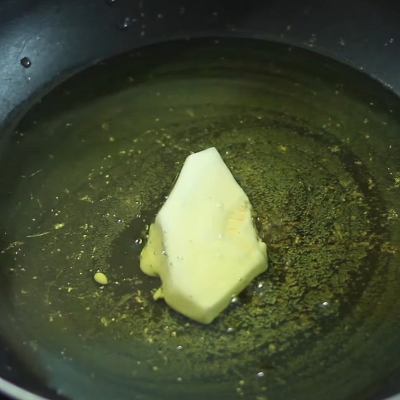 Step 3 Fried sake coated in flour Cheese shaken sake