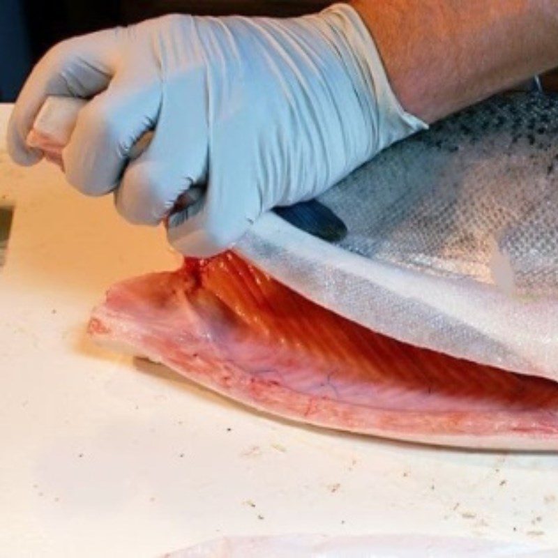 Step 1 Preparing the Salmon for Tomato Salmon Noodle