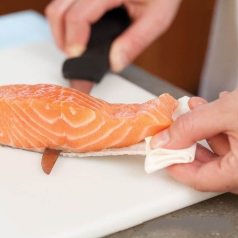 Step 1 Preparing the Salmon for Tomato Salmon Noodle