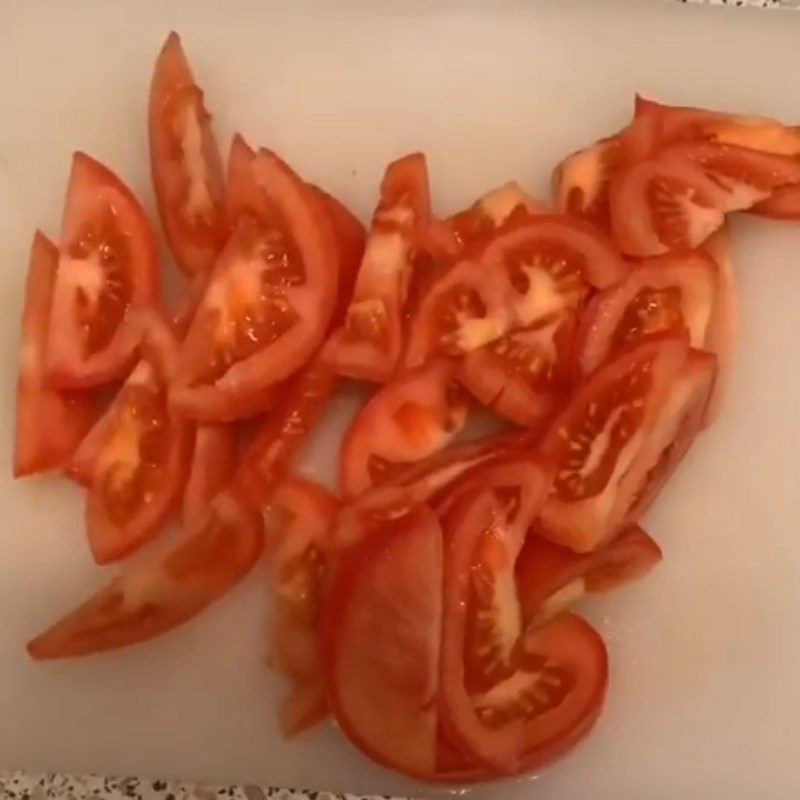 Step 2 Prepare other ingredients Salmon noodle tomato