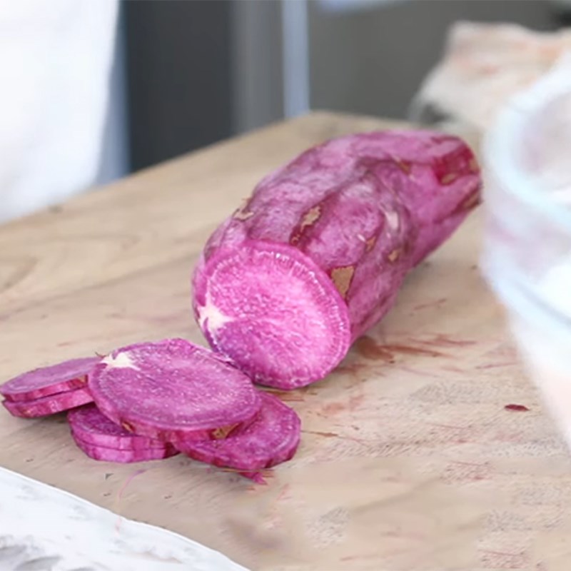 Step 1 Cut the purple sweet potato Purple Sweet Potato Chips using an Air Fryer