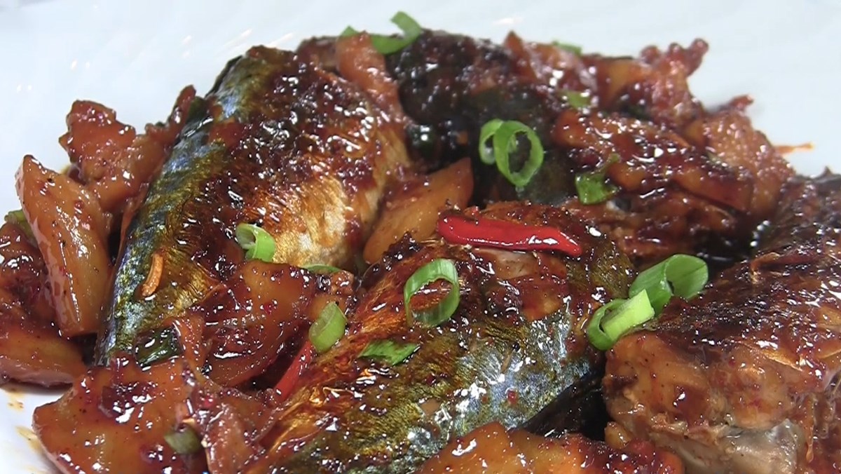 2 ways to make delicious and tender mackerel braised with pork belly, easy to prepare at home 23 Mackerel Braised with Pork Belly