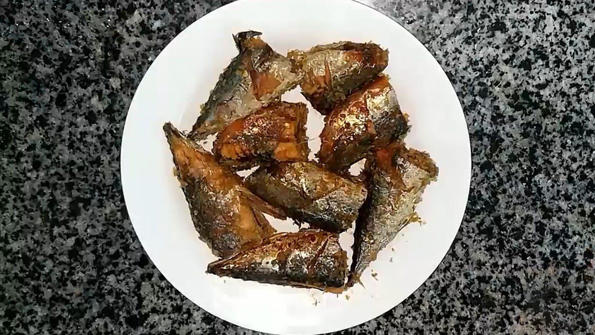 2 Ways to Make Delicious and Flavorful Mackerel Braised with Lemongrass and Chili for Family Meals 20 Sun-dried mackerel with lemongrass and chili