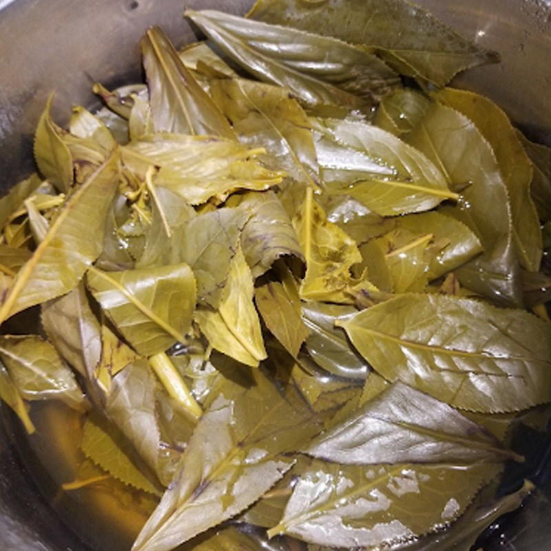Step 1 Prepare mackerel and the ingredients for mackerel stewed with green tea
