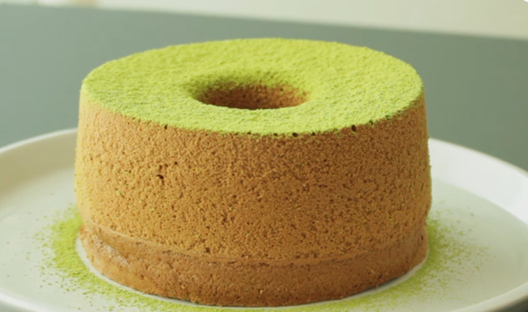 Step 5 Pouring the mold and baking Green tea chiffon cake