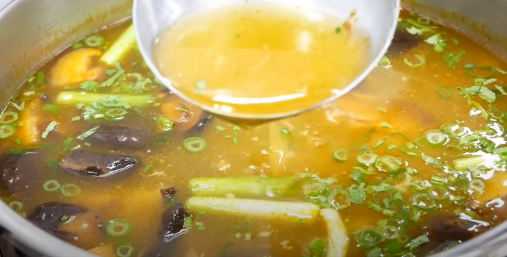 Step 5 Prepare the broth for imitation crab noodle soup