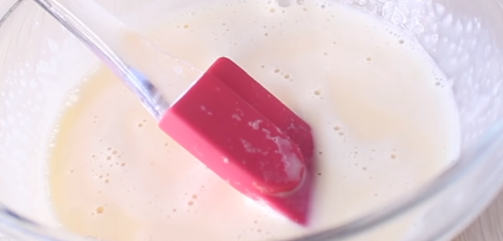 Step 3 Stirring the milk mixture Fried yogurt cake