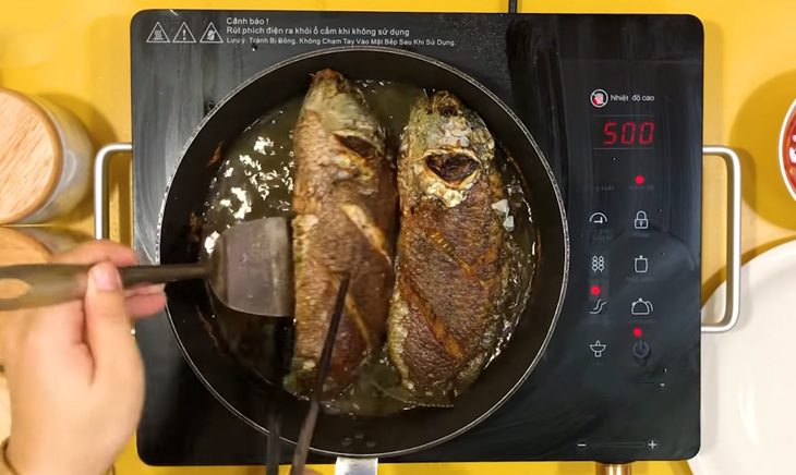 Step 3 Fry the fish Crispy snakehead fish