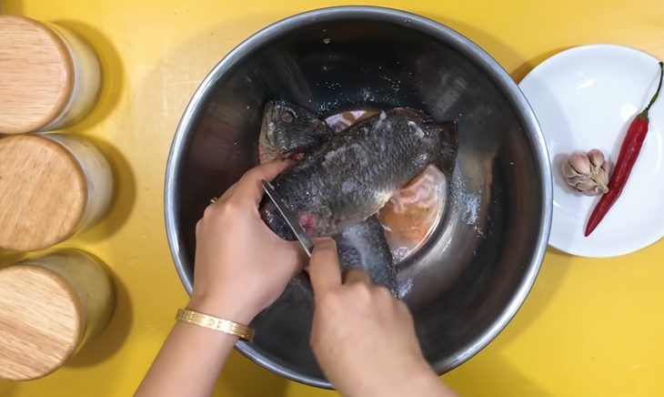 Step 1 Prepare the snakehead fish Crispy snakehead fish