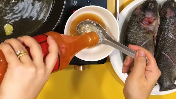 Step 2 Make garlic chili sauce Crispy snakehead fish