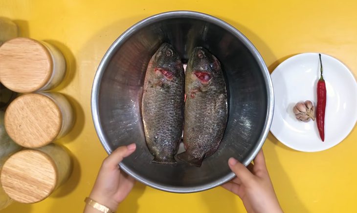 Ingredients for crispy fried snakehead fish