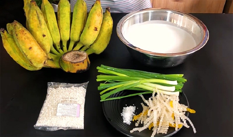Ingredients for the stir-fried banana with coconut dish