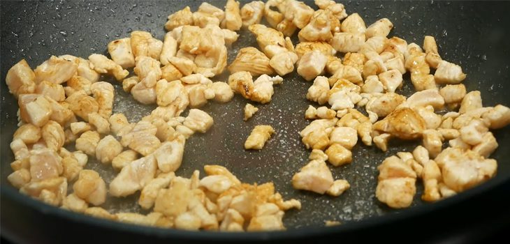 Step 6 Fry the rice Fried chicken rice
